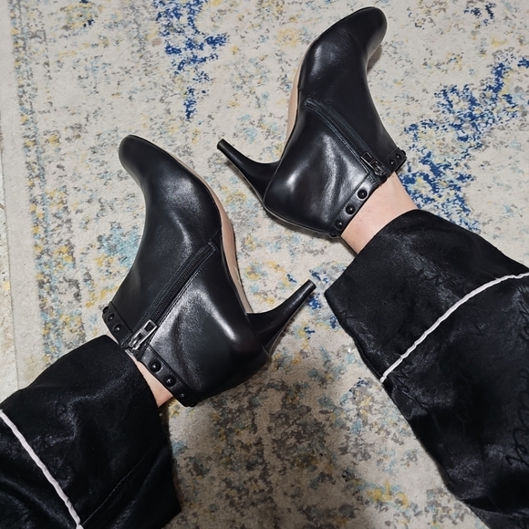 Coach Holiday Leather Ankle Mid Heel Booties Size 9.5 - Picture 2 of 10